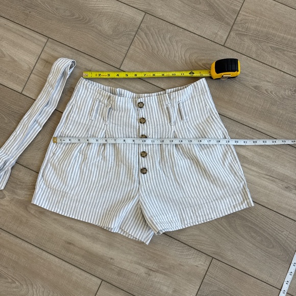 Abercrombie & Fitch Women's Blue and White Striped Shorts with Belt - Picture 5 of 8